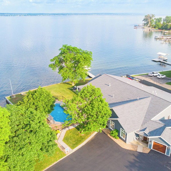 Three Bedroom South Condo at our Lakefront Paradise. Pool, Hot Tub, Kayaks and more. (Sleeps 6 Adults)