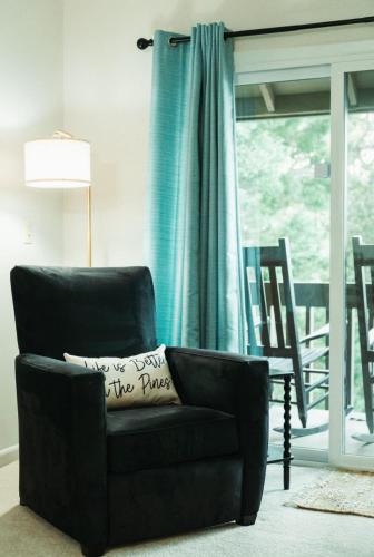 Three Little Pines Condo 2BD 2BA with Seasonal Pool Close to Village and Pinehurst Resort