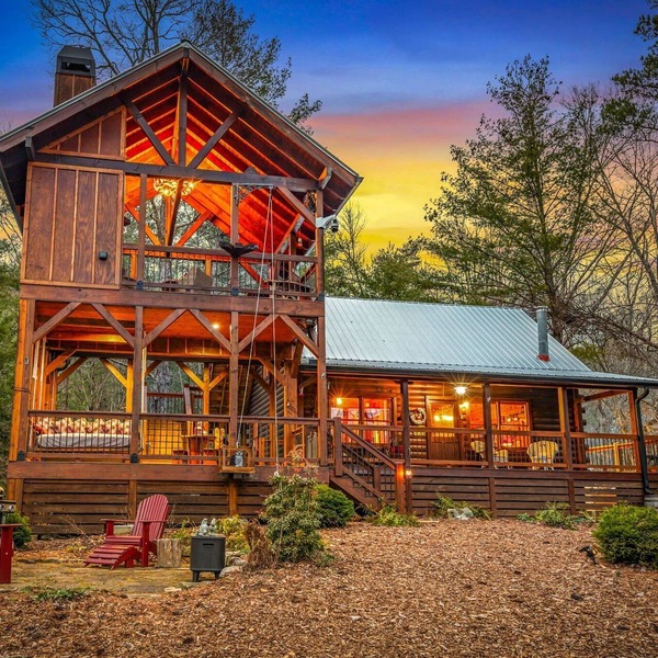 Three Loves Cabin - Mountain View | Hot Tub | Pet Friendly | Firepit