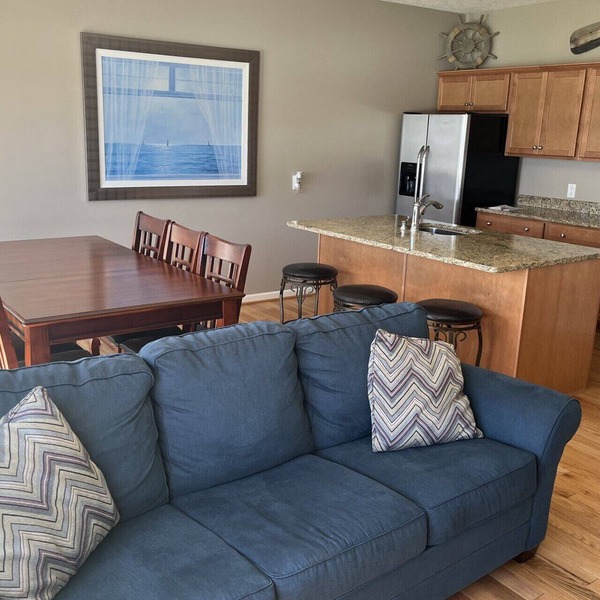 Three Schooners Landing - Middle Condo