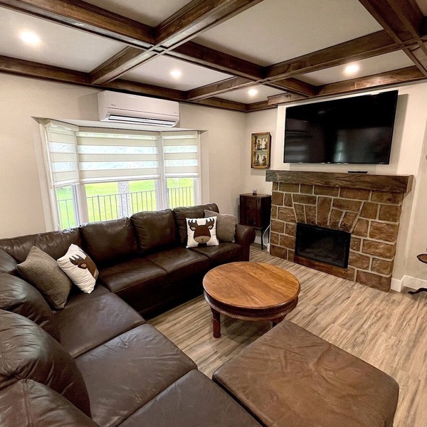 "Tiffany" Cottage w/Hot Tub & Barrel Sauna