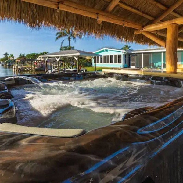 Tiki Key- Waterfront Tiki Hut and Hot Tub