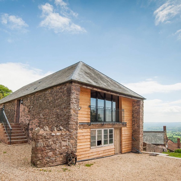 Tilbury View - a holiday cottage that sleeps 2 guests in 1 bedroom