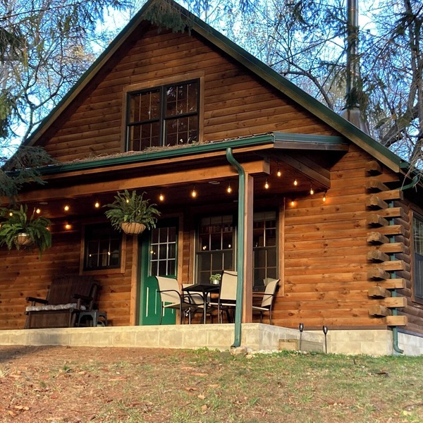 Timber Haven - Serene year-round log home getaway with gas fireplace, HVAC, WiFi