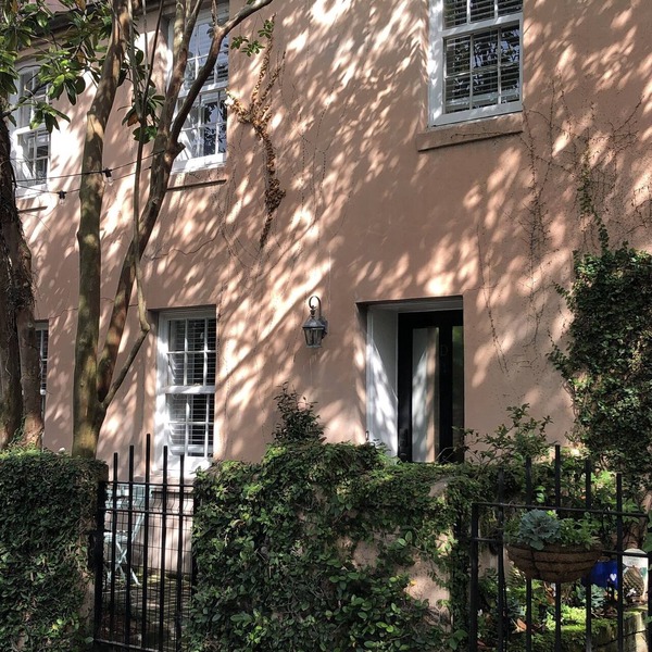 Timeless Charleston Charm: Cozy 1807 Haven with Fire Glow & Private Patio Dreams