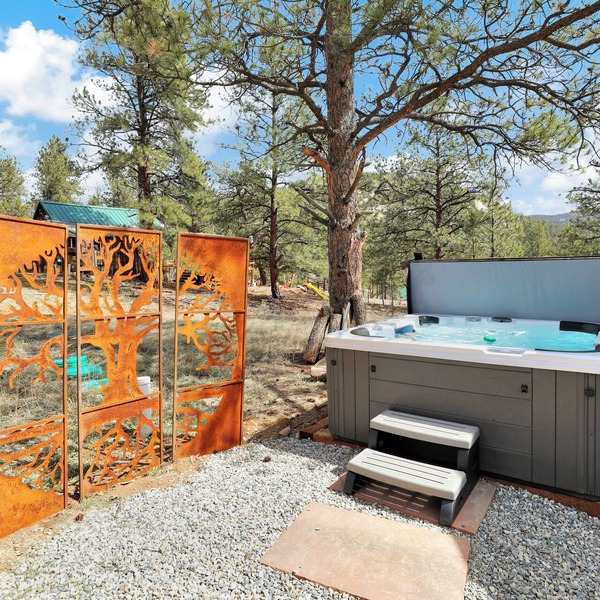 Timeless Pineview Cottage | Hot Tub & Pet Friendly