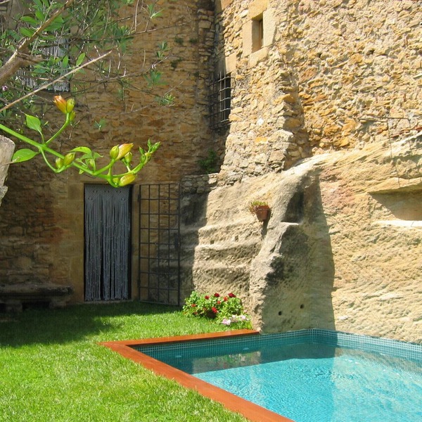 Timeless stone villa with private pool and garden in Peratallada - near the sea.