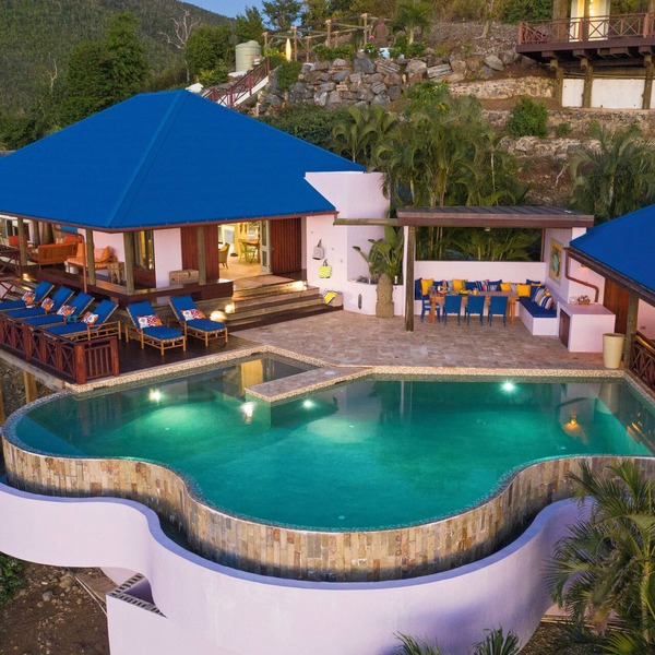 Tingalayo is a private villa for 12 with 270 degree breathtaking views.