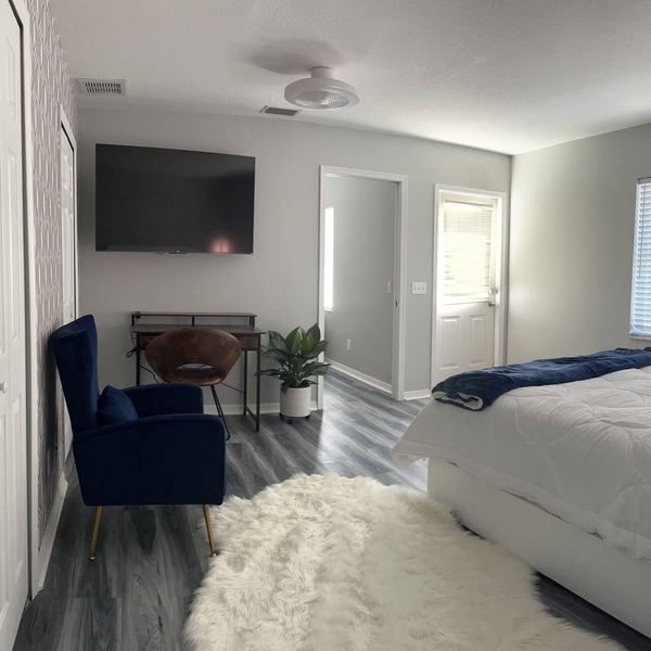 Tiny Apartment with Pool.