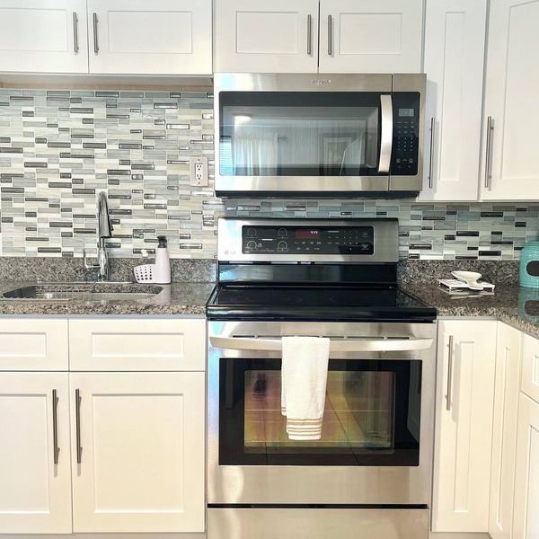 Tiny Cottage 3-Bedroom Sleeps 6: w/WiFi in Marvelous Bradenton 10 min from IMG