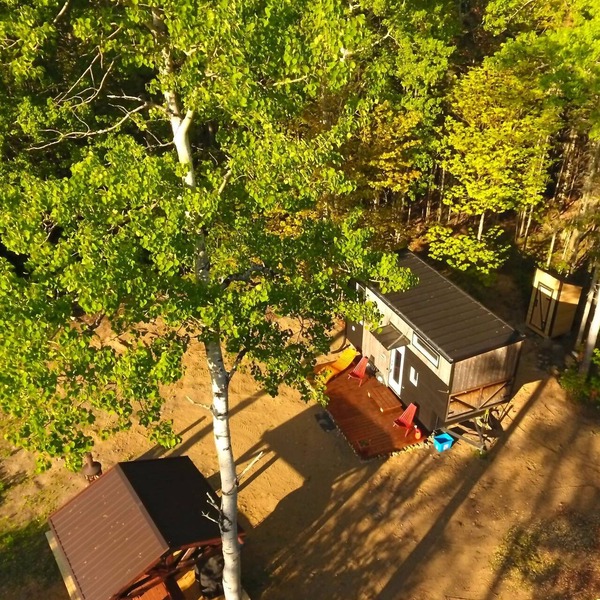 Tiny House, Entre mer et Montagne with hot tube and acces St-Laurence river