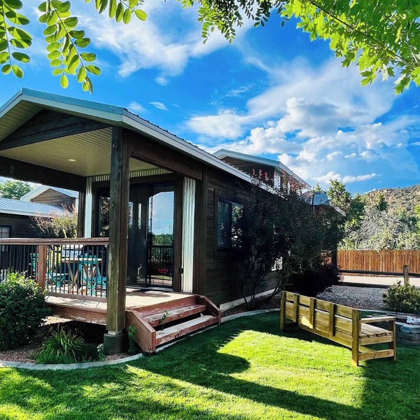 Tiny House #4 Between Zion & Bryce w/resort pool
