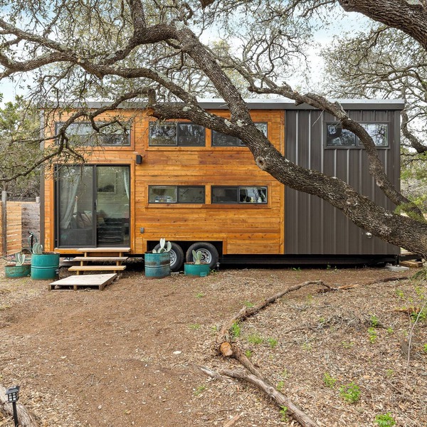 TINY HOUSE with private lake park access