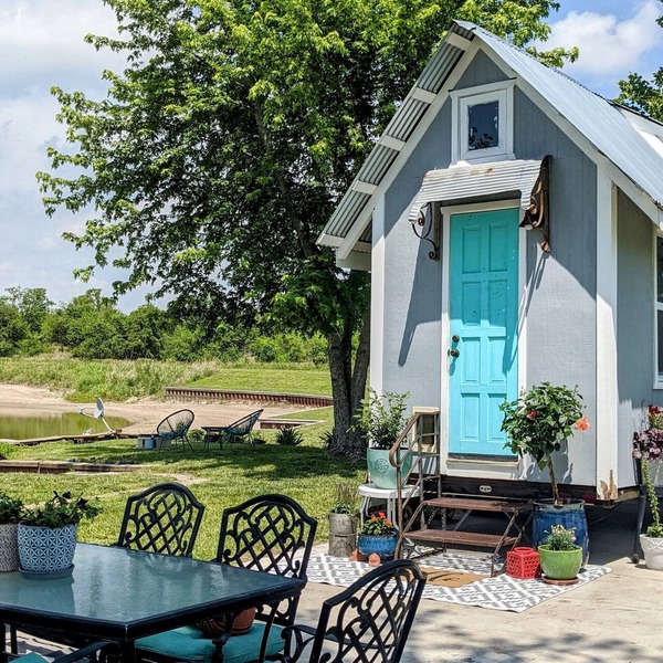 Tiny LAKE House! 10 Minutes from Omaha