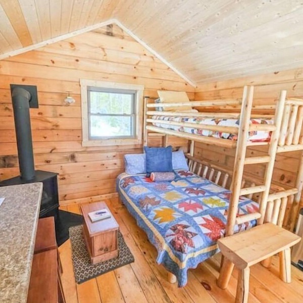 Tiny Tuloon Off-Grid Amish crafted log cabin near the BWCA & SHT - Sled Dogs!