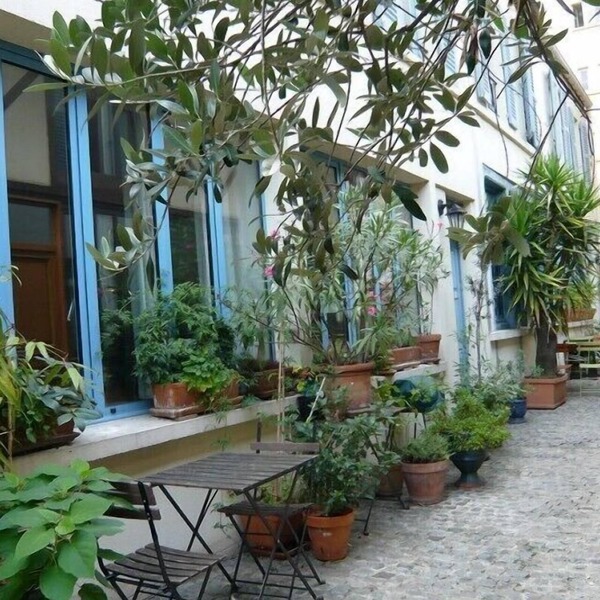 To rent small charming house (70m2), 2 p!ecies, the center of Paris