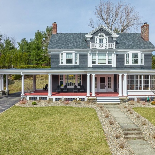 Tobias Place Off Main | 9 Bed, 4 Bath