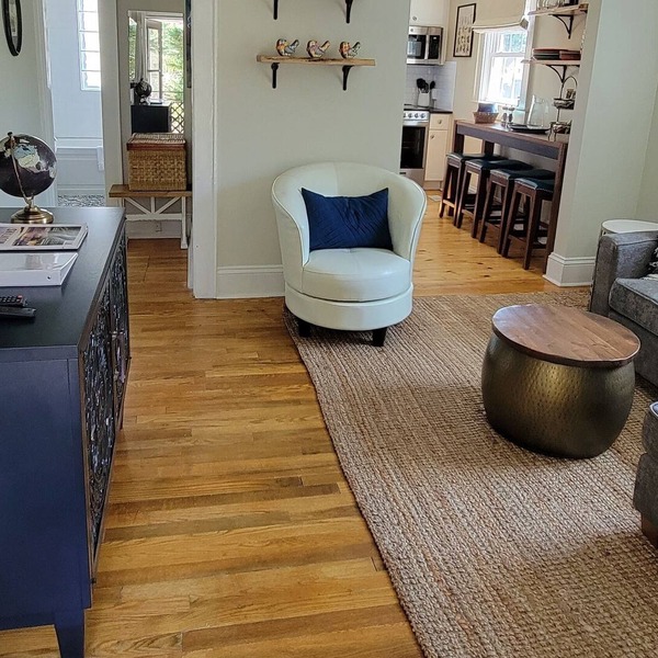 Top Deck- Upscale Downtown 2 BR w/private fenced yard & garage parking