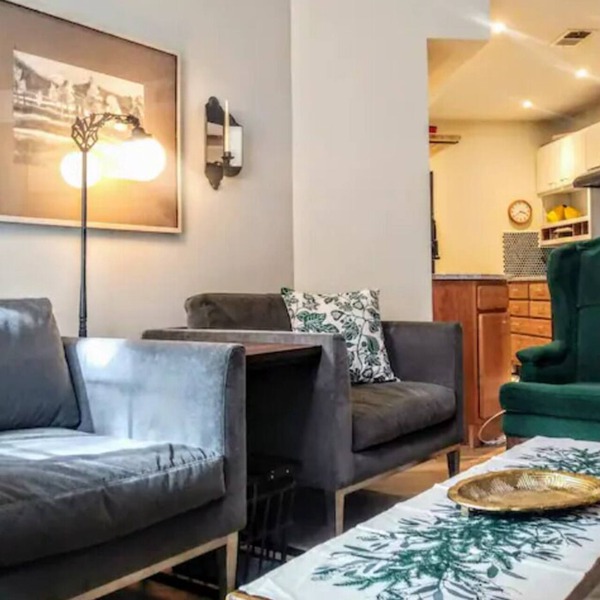 Top Floor. Cathedral Ceilings, Excellent Wi-FI - 20% off for 30 days