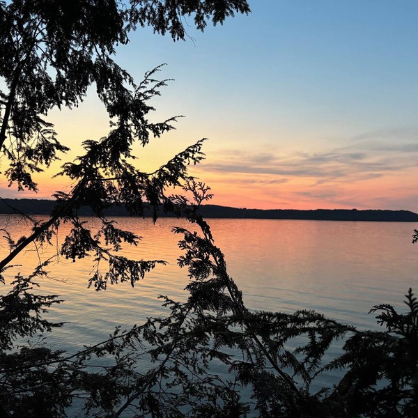 Torch lake waterfront:100 ft of sandy beach, 3-bedroom, 3-bath cottage