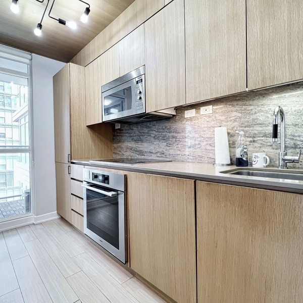 Toronto Water Front Spacious Family 2+1 Condo in Heart of Down Town Toronto