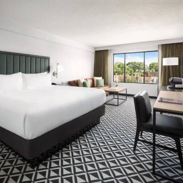 Tower King at Arcadian Hotel! Onsite Dining, Near Fenway Park!