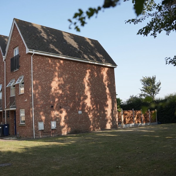 Town Centre spacious 4 bed town house