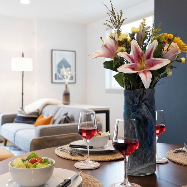 Townhome w/Rooftop Deck-Heated Floors-15 min FIFA-Walk 2 Restaurants/Bars.