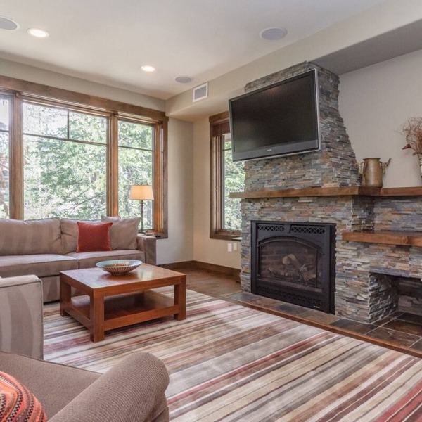 Townhome with Private Hot Tub, Mtn Views! Close to Slopes!