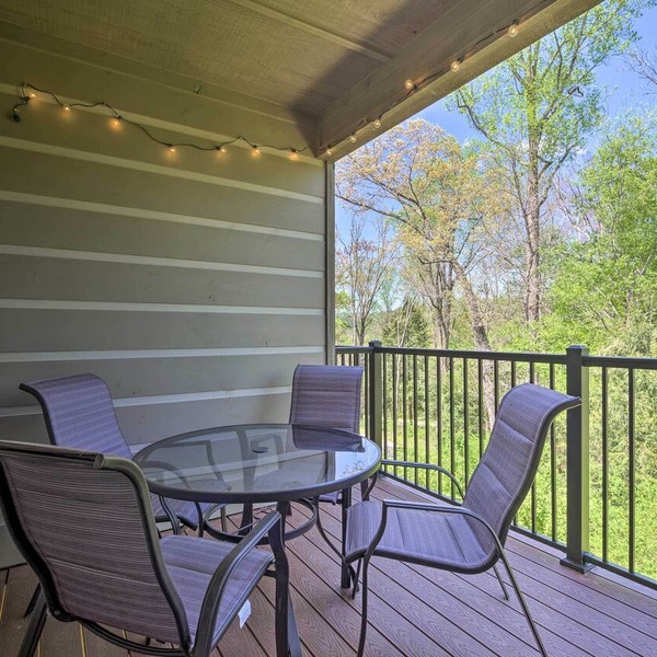 Townsend Condo w/Pool, Great Smoky Mountain Views