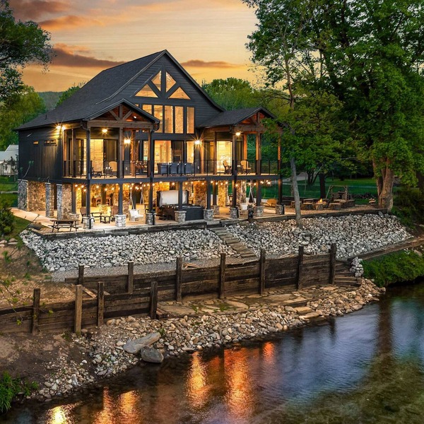 Townsend Riverfront Cabin Stay・Hot Tub・Pool Table