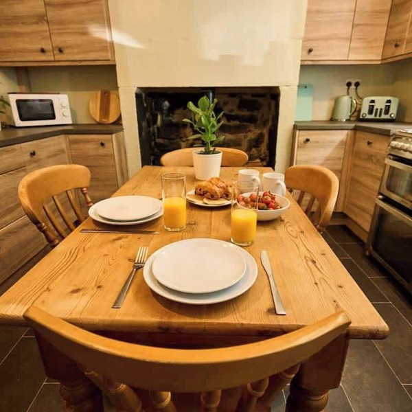 Traditional 3BR Home, 5-Min Walk to Hebden Centre