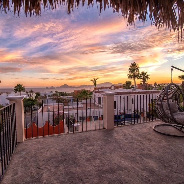 Traditional Mexican styled villa with spectacular views of Cabo´s famous arch