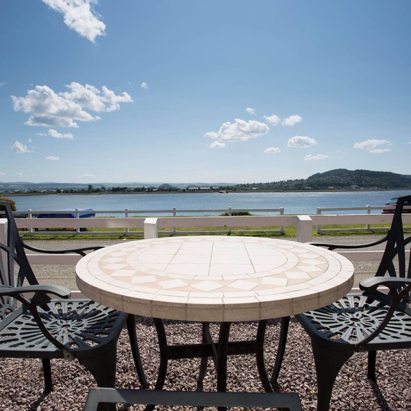Traditional stone built cottage, beautifully renovated,uninterrupted Sea view