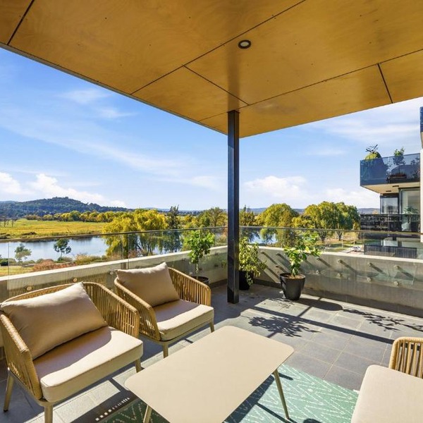 Tranquil 2-Bed with Water View