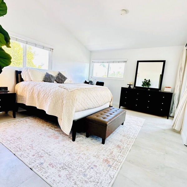 Tranquil 2-bedroom townhome near Hermosa Beach and Redondo Pier. Pet friendly!