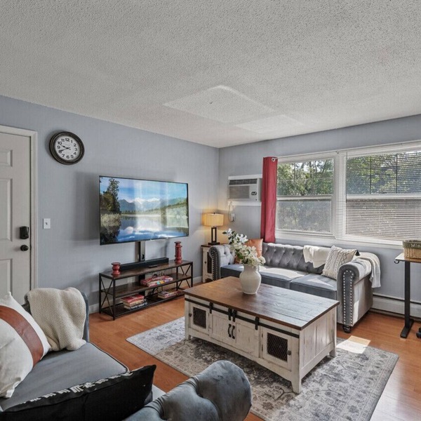 Tranquil 2BR Apt Mpls - 8075 Apt 4