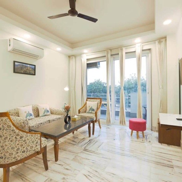 Tranquil 2BR Oasis with Balcony & Bathtub