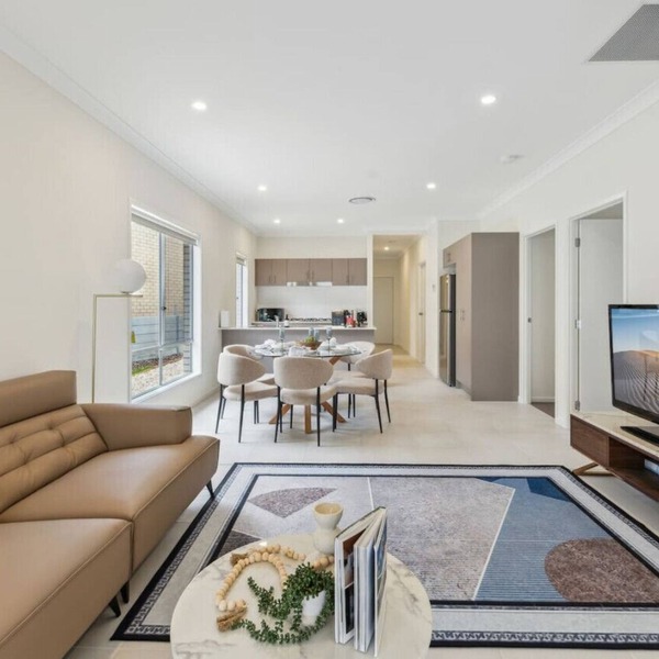 Tranquil 3B2B Home w/Parking/Backyard 5Mins toMall