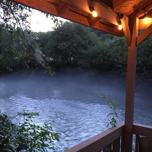 Tranquil Chalet - Nottely Riverfront, Starlink w/Roku TV, Easy River Access