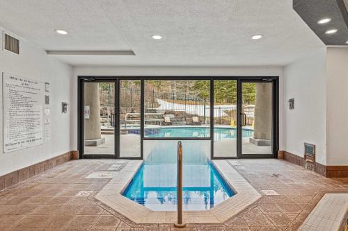 Tranquil Condo In The Trees Spacious 2Bd Hot Tub & Pool