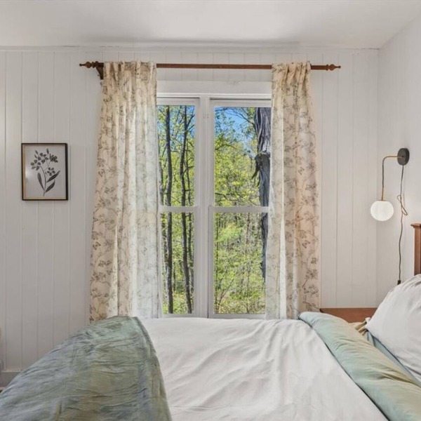 Tranquil Corner Room - Peaceful Lodge Retreat
