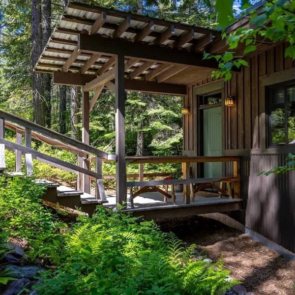 Tranquil Creekside Cabin