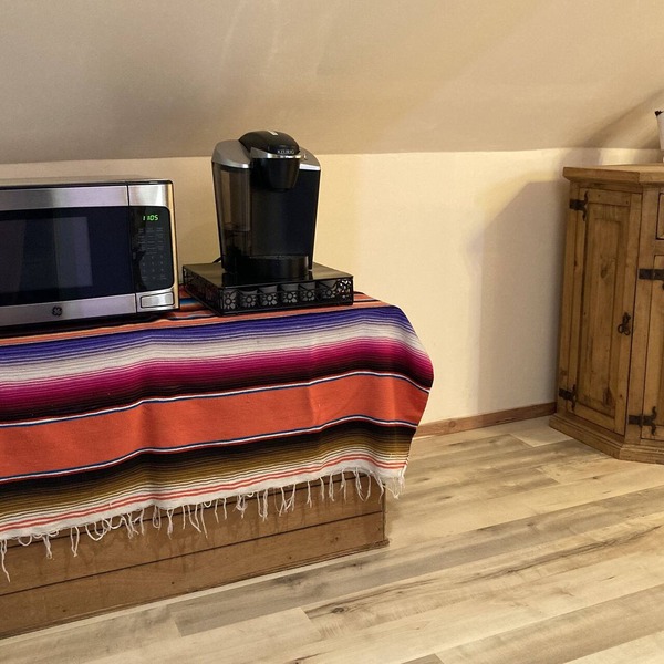 Tranquil Estate in the Foothills of the Ozarks, sleeps 18