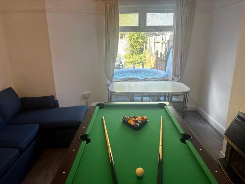 Tranquil Hideaway with Hot Tub and Pool Table