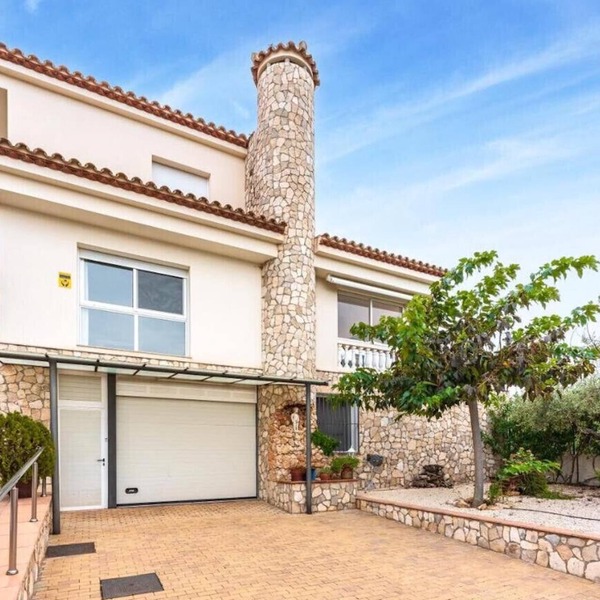 Tranquil Paradise, Private Pool - only 200m to beach!