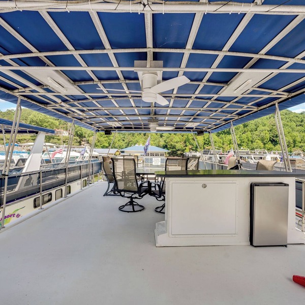 Tranquil Waterside Escape: TALES Premier Houseboat Rental on Center Hill Lake