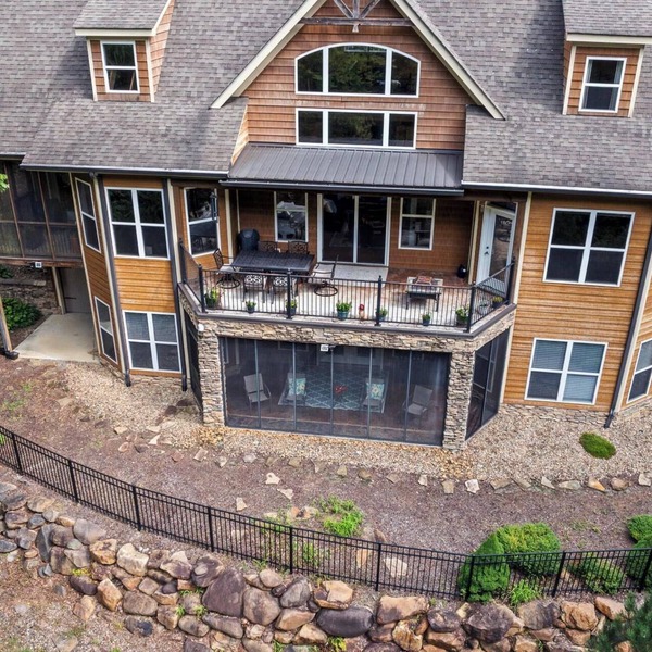 Tranquility Brook: Lovely 4-bedroom Mountain Villa in the Great Smoky Mountains