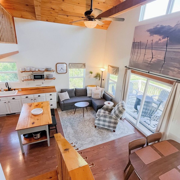 Tranquility Heights: Deck, 3.5 acres, Darts, Movie Room, Desk w/Printer