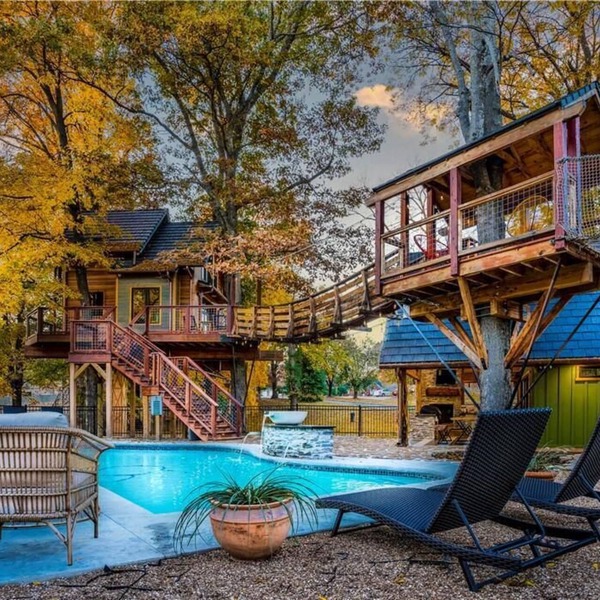 Tree House Oasis, conveniently located in the heart of Bentonville